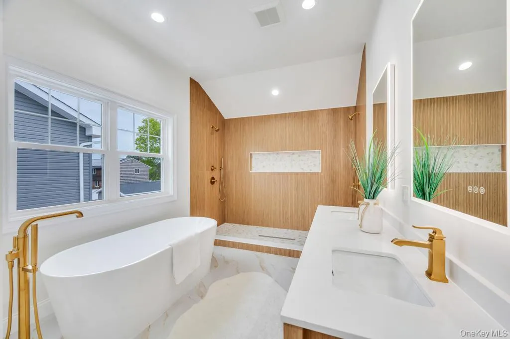 85 West Avenue, Oyster Bay, NY, 5 Bedrooms Bedrooms, 10 Rooms Rooms,4 BathroomsBathrooms,Residential,For Rent,West,0,978167 85 West Avenue, Oyster Bay, NY, 5 Bedrooms Bedrooms, 10 Rooms Rooms,4 BathroomsBathrooms,Residential,For Rent,West,0,978167