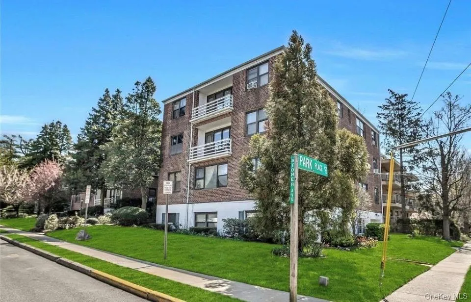 14-16 Stoner Avenue, North Hempstead, NY, 1 Bedroom Bedrooms, 3 Rooms Rooms,1 BathroomBathrooms,Residential Lease,For Rent,Stoner,0,978192 14-16 Stoner Avenue, North Hempstead, NY, 1 Bedroom Bedrooms, 3 Rooms Rooms,1 BathroomBathrooms,Residential Lease,For Rent,Stoner,0,978192