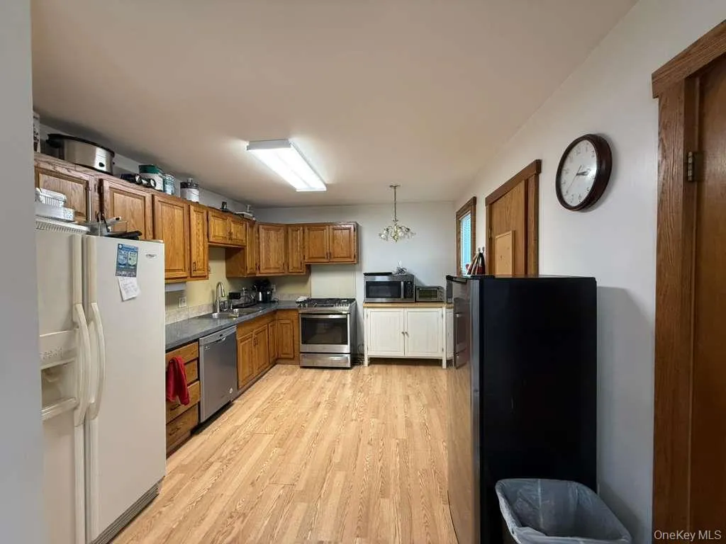 24 Mountain Avenue, Ramapo, NY, 3 Bedrooms Bedrooms, 9 Rooms Rooms,1 BathroomBathrooms,Residential Lease,For Rent,Mountain,0,978200 24 Mountain Avenue, Ramapo, NY, 3 Bedrooms Bedrooms, 9 Rooms Rooms,1 BathroomBathrooms,Residential Lease,For Rent,Mountain,0,978200