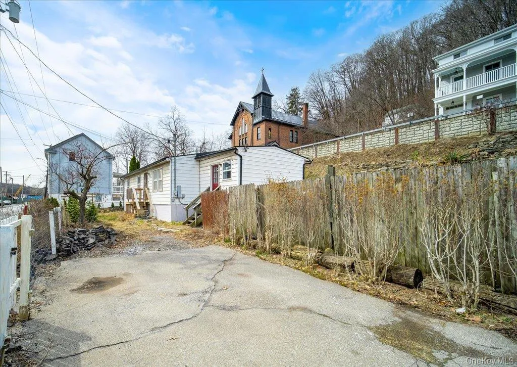 599 Abeel Street, Kingston, NY, 3 Bedrooms Bedrooms, 7 Rooms Rooms,2 BathroomsBathrooms,Residential,For Rent,Abeel,0,978204 599 Abeel Street, Kingston, NY, 3 Bedrooms Bedrooms, 7 Rooms Rooms,2 BathroomsBathrooms,Residential,For Rent,Abeel,0,978204