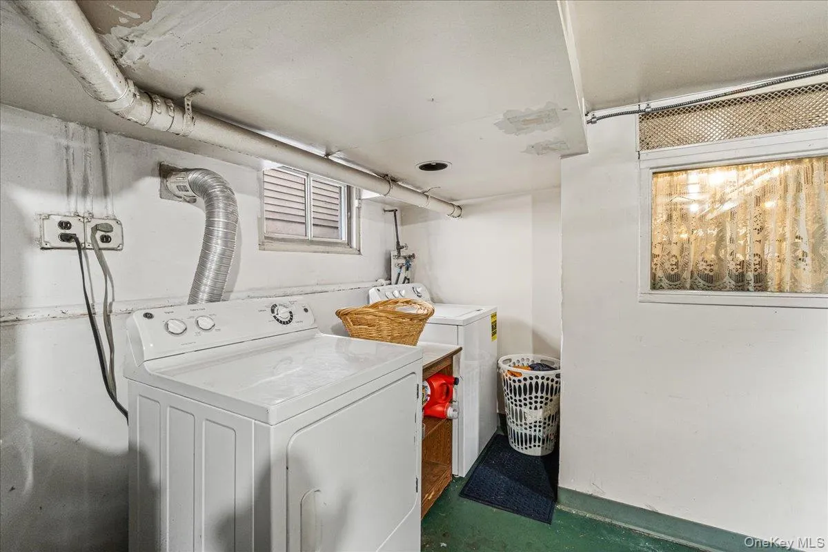35-29 91st Street, New York, NY, 5 Bedrooms Bedrooms, 10 Rooms Rooms,3 BathroomsBathrooms,Residential,For Rent,91st,0,978208 35-29 91st Street, New York, NY, 5 Bedrooms Bedrooms, 10 Rooms Rooms,3 BathroomsBathrooms,Residential,For Rent,91st,0,978208