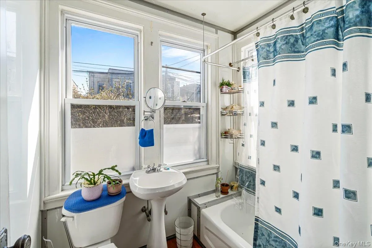 35-29 91st Street, New York, NY, 5 Bedrooms Bedrooms, 10 Rooms Rooms,3 BathroomsBathrooms,Residential,For Rent,91st,0,978208 35-29 91st Street, New York, NY, 5 Bedrooms Bedrooms, 10 Rooms Rooms,3 BathroomsBathrooms,Residential,For Rent,91st,0,978208