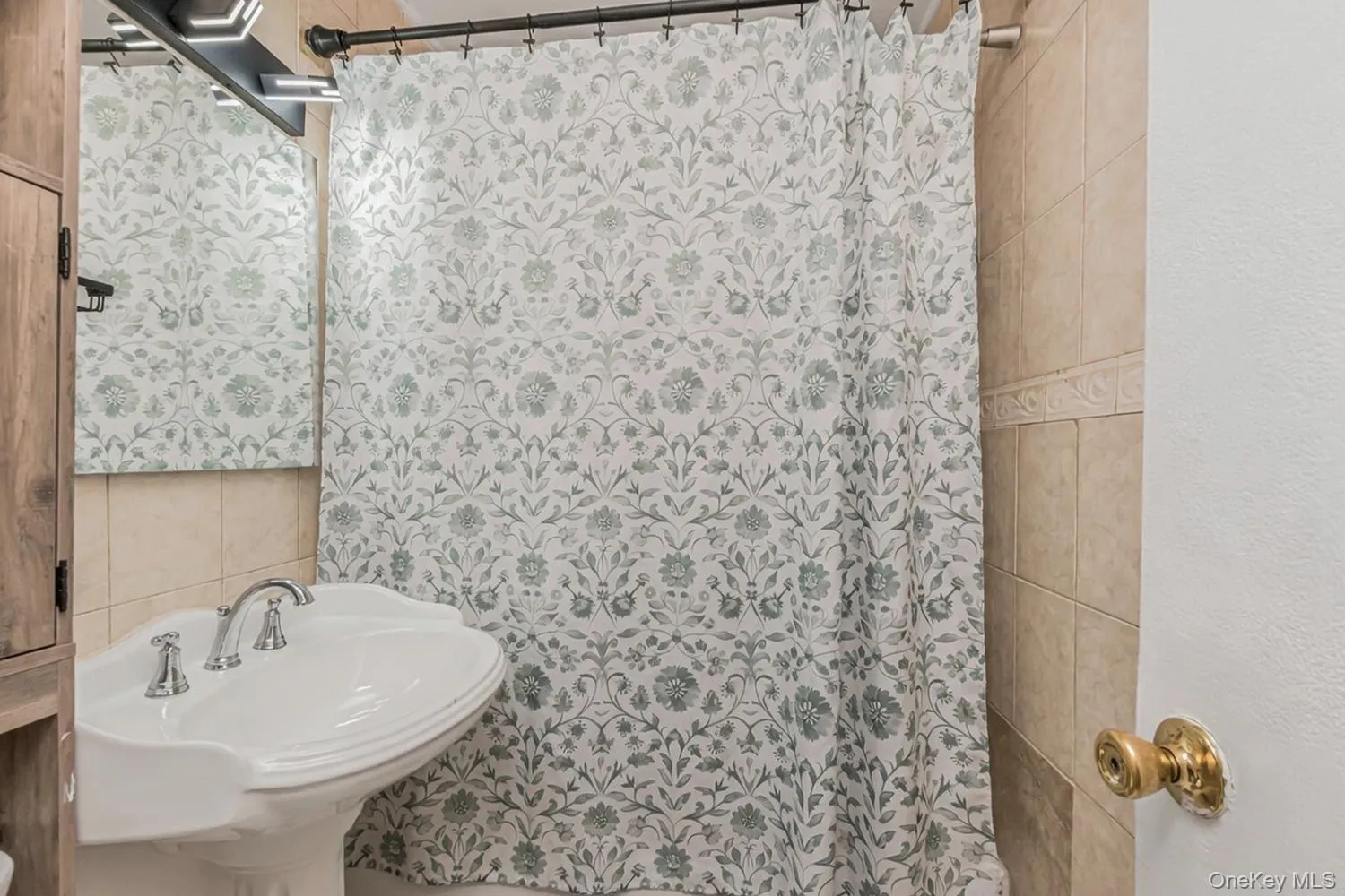 42 Pine Street, Yonkers, NY, 2 Bedrooms Bedrooms, 5 Rooms Rooms,1 BathroomBathrooms,Residential,For Rent,Pine,0,978216 42 Pine Street, Yonkers, NY, 2 Bedrooms Bedrooms, 5 Rooms Rooms,1 BathroomBathrooms,Residential,For Rent,Pine,0,978216