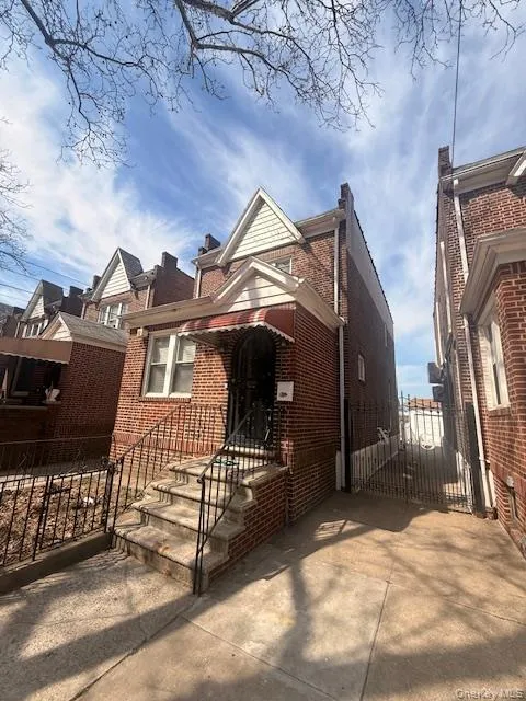 52-30 62nd Street, New York, NY, 4 Bedrooms Bedrooms, 6 Rooms Rooms,2 BathroomsBathrooms,Residential,For Rent,62nd,0,978254 52-30 62nd Street, New York, NY, 4 Bedrooms Bedrooms, 6 Rooms Rooms,2 BathroomsBathrooms,Residential,For Rent,62nd,0,978254