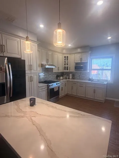 52-30 62nd Street, New York, NY, 4 Bedrooms Bedrooms, 6 Rooms Rooms,2 BathroomsBathrooms,Residential,For Rent,62nd,0,978254 52-30 62nd Street, New York, NY, 4 Bedrooms Bedrooms, 6 Rooms Rooms,2 BathroomsBathrooms,Residential,For Rent,62nd,0,978254