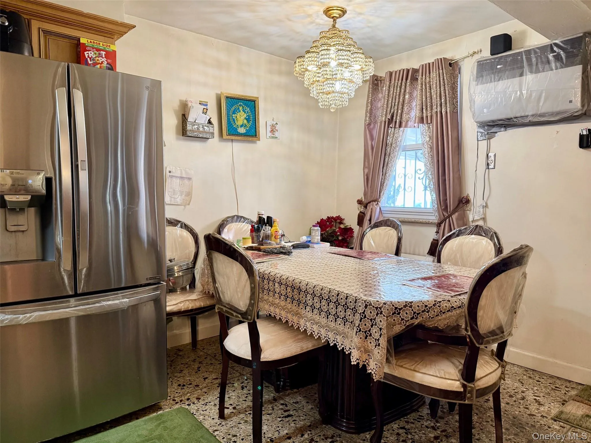 Dining area adjacent to the kitchen, large window for ventilation. Open to the living room. Dining area adjacent to the kitchen, large window for ventilation. Open to the living room.