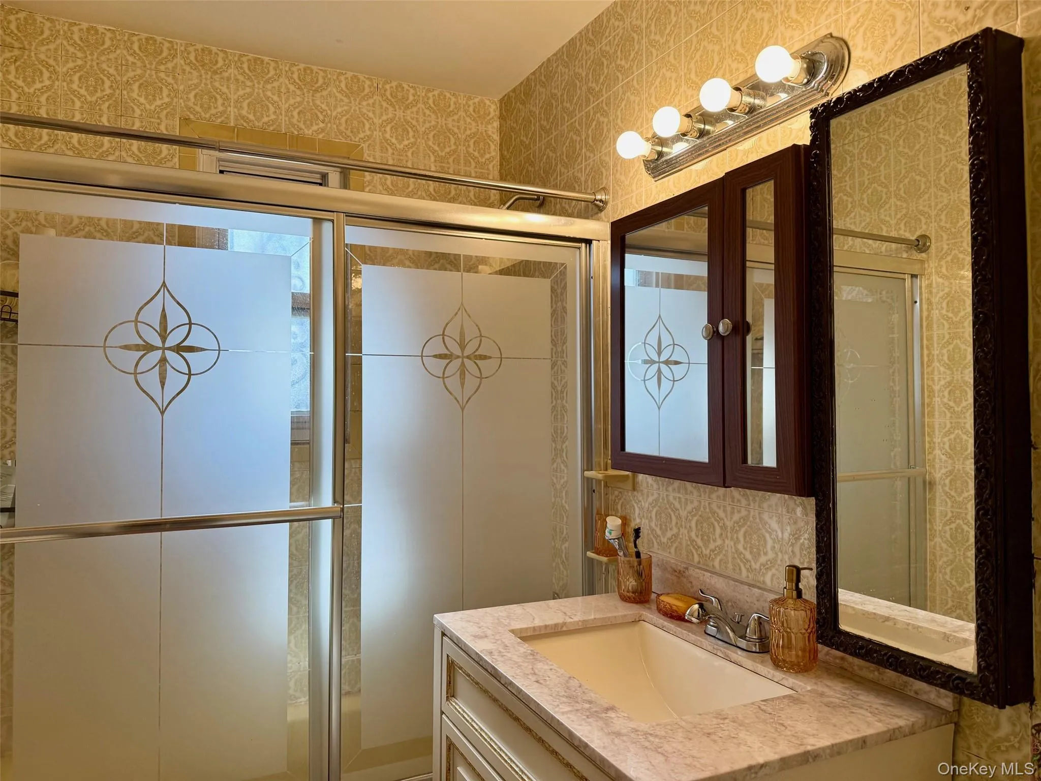 Full bathroom on the first floor. Elegant European tile floors. Large window for ventilation. Elegant tile on the walls and bathtub. Full bathroom on the first floor. Elegant European tile floors. Large window for ventilation. Elegant tile on the walls and bathtub.
