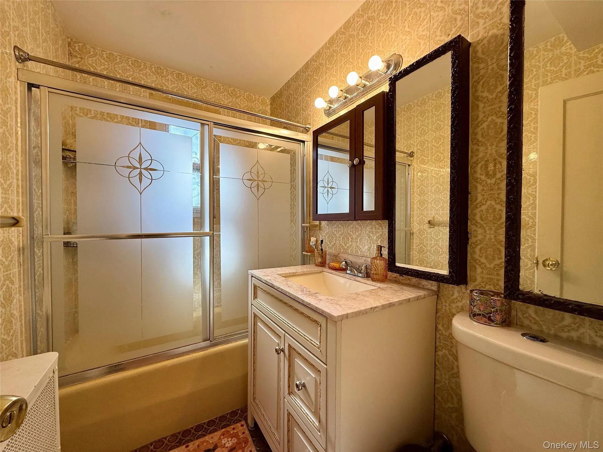 Full bathroom on the first floor. Elegant European tile floors. Large window for ventilation. Elegant tile on the walls and bathtub. Full bathroom on the first floor. Elegant European tile floors. Large window for ventilation. Elegant tile on the walls and bathtub.