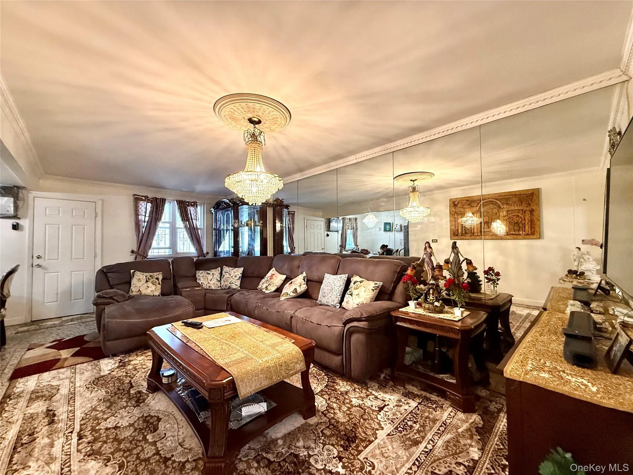 Large double panel windows, exit to the backyard and patio. Access to the detached garage Large double panel windows, exit to the backyard and patio. Access to the detached garage