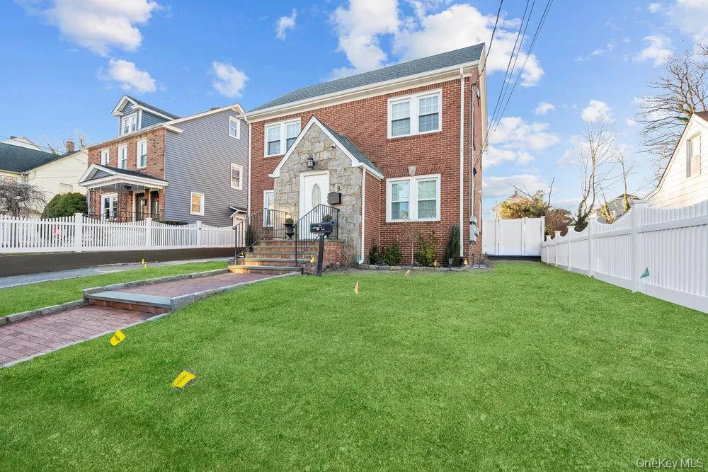 9 George Street, Oyster Bay, NY, 2 Bedrooms Bedrooms, 8 Rooms Rooms,2 BathroomsBathrooms,Residential Lease,For Rent,George,0,978338 9 George Street, Oyster Bay, NY, 2 Bedrooms Bedrooms, 8 Rooms Rooms,2 BathroomsBathrooms,Residential Lease,For Rent,George,0,978338