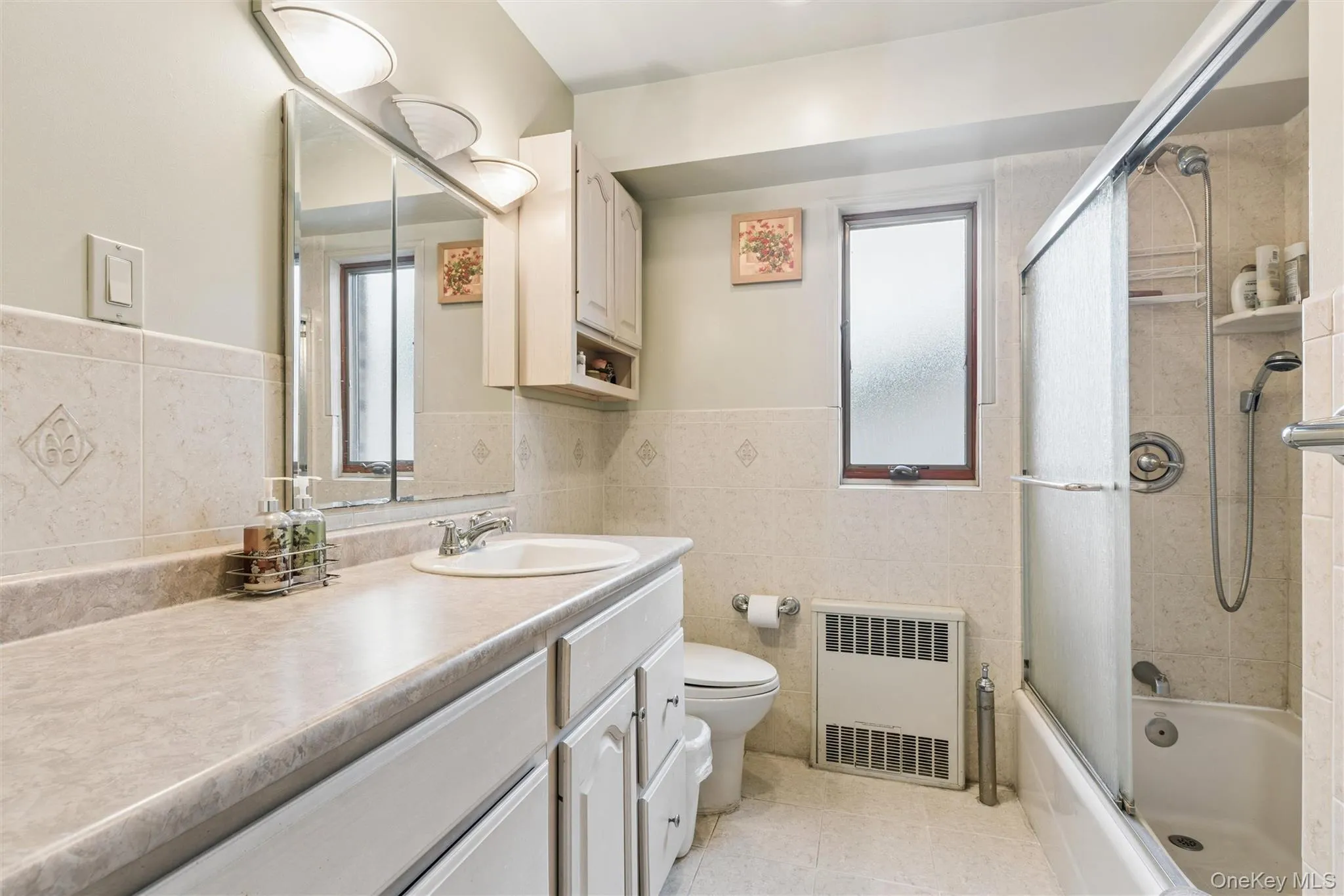 Main Bathroom Main Bathroom