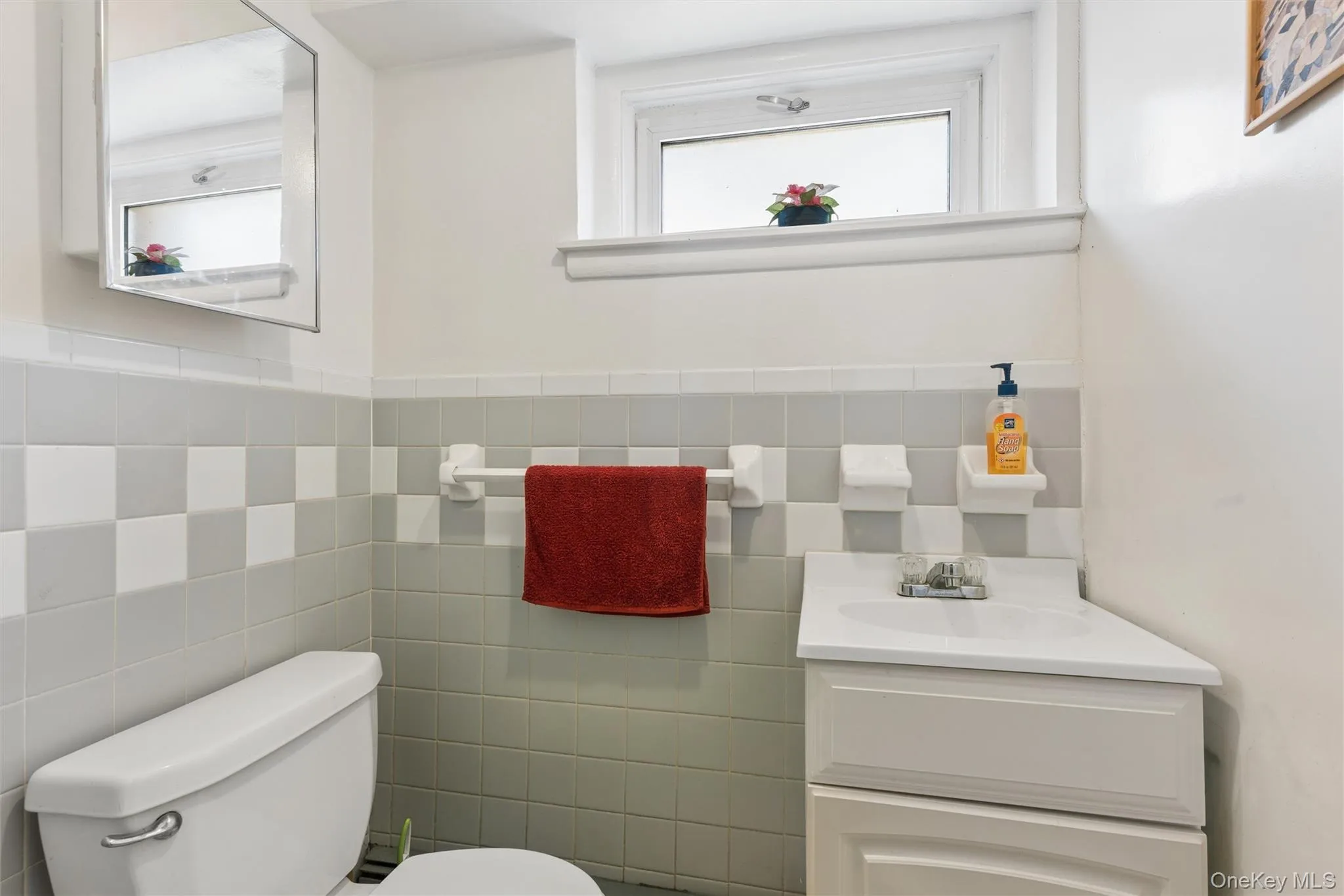 1/2 Bathroom in Basement 1/2 Bathroom in Basement