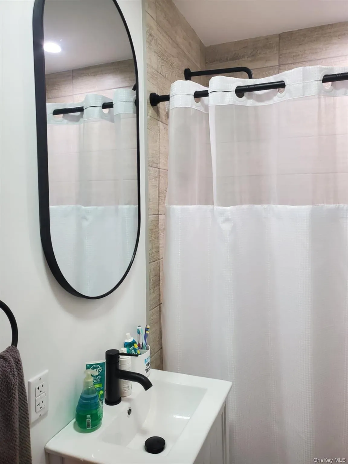 15 Way Path, Riverhead, NY, 2 Bedrooms Bedrooms, 5 Rooms Rooms,1 BathroomBathrooms,Residential,For Rent,Way,0,978343 15 Way Path, Riverhead, NY, 2 Bedrooms Bedrooms, 5 Rooms Rooms,1 BathroomBathrooms,Residential,For Rent,Way,0,978343