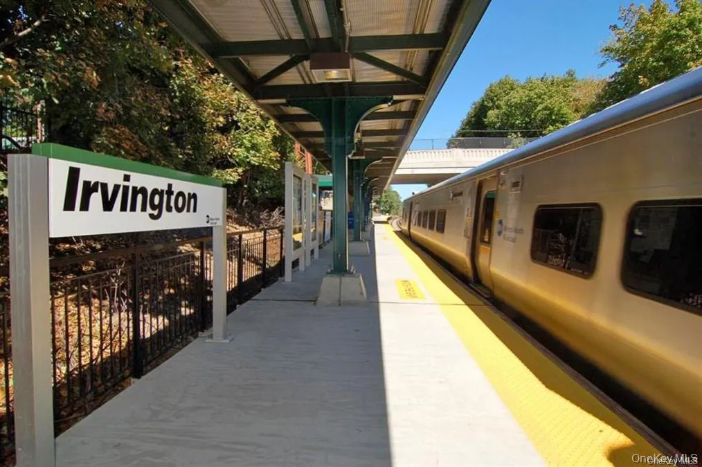 140 Broadway, Greenburgh, NY, 2 Bedrooms Bedrooms, 5 Rooms Rooms,1 BathroomBathrooms,Residential Lease,For Rent,Broadway,0,978352 140 Broadway, Greenburgh, NY, 2 Bedrooms Bedrooms, 5 Rooms Rooms,1 BathroomBathrooms,Residential Lease,For Rent,Broadway,0,978352