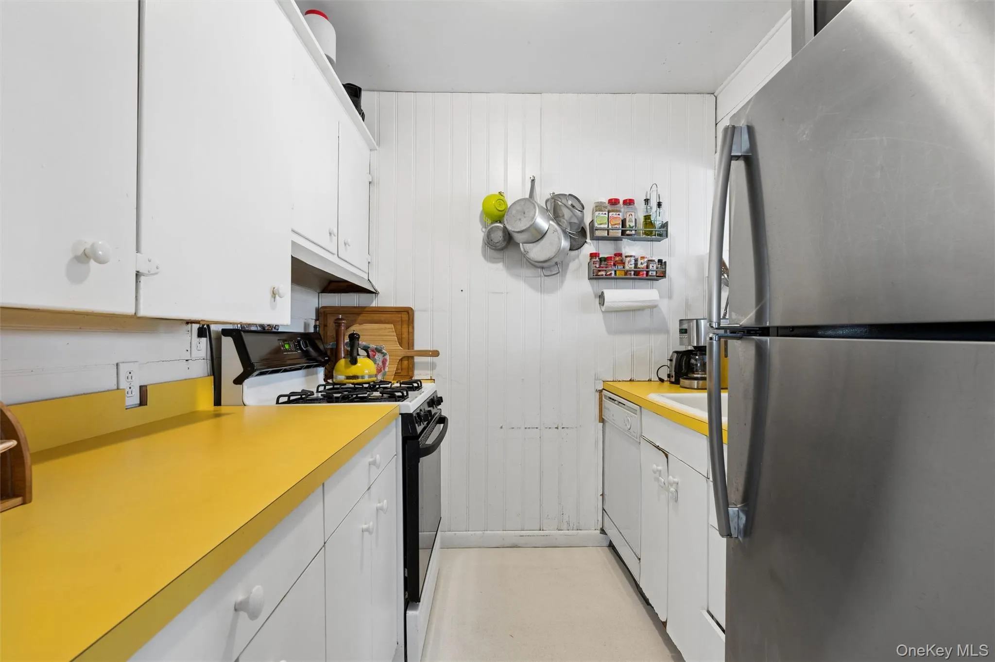 6 Private Row, Southampton, NY, 3 Bedrooms Bedrooms, 9 Rooms Rooms,2 BathroomsBathrooms,Residential Lease,For Rent,Private Row,0,978365 6 Private Row, Southampton, NY, 3 Bedrooms Bedrooms, 9 Rooms Rooms,2 BathroomsBathrooms,Residential Lease,For Rent,Private Row,0,978365