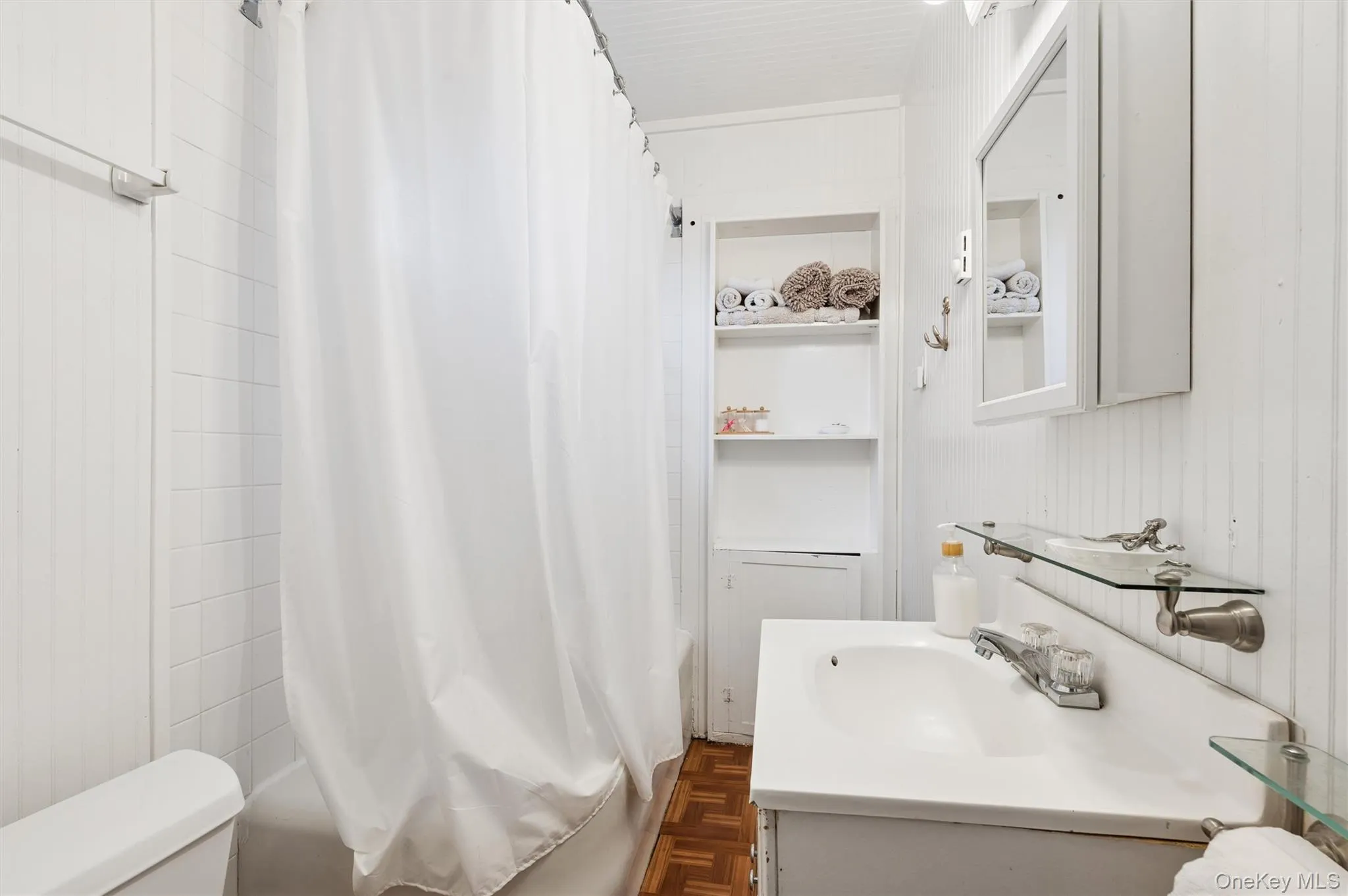 6 Private Row, Southampton, NY, 3 Bedrooms Bedrooms, 9 Rooms Rooms,2 BathroomsBathrooms,Residential Lease,For Rent,Private Row,0,978365 6 Private Row, Southampton, NY, 3 Bedrooms Bedrooms, 9 Rooms Rooms,2 BathroomsBathrooms,Residential Lease,For Rent,Private Row,0,978365