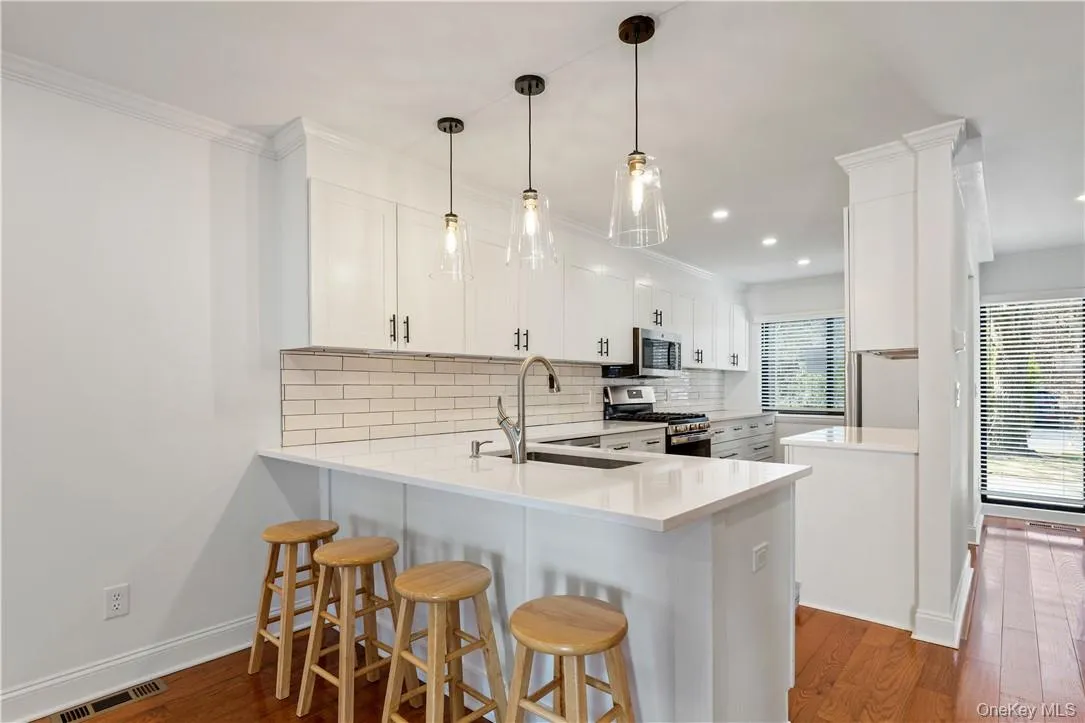 50 Pondview Road, Rye City, NY, 3 Bedrooms Bedrooms, 7 Rooms Rooms,3 BathroomsBathrooms,Residential Lease,For Rent,Pondview,0,978366 50 Pondview Road, Rye City, NY, 3 Bedrooms Bedrooms, 7 Rooms Rooms,3 BathroomsBathrooms,Residential Lease,For Rent,Pondview,0,978366