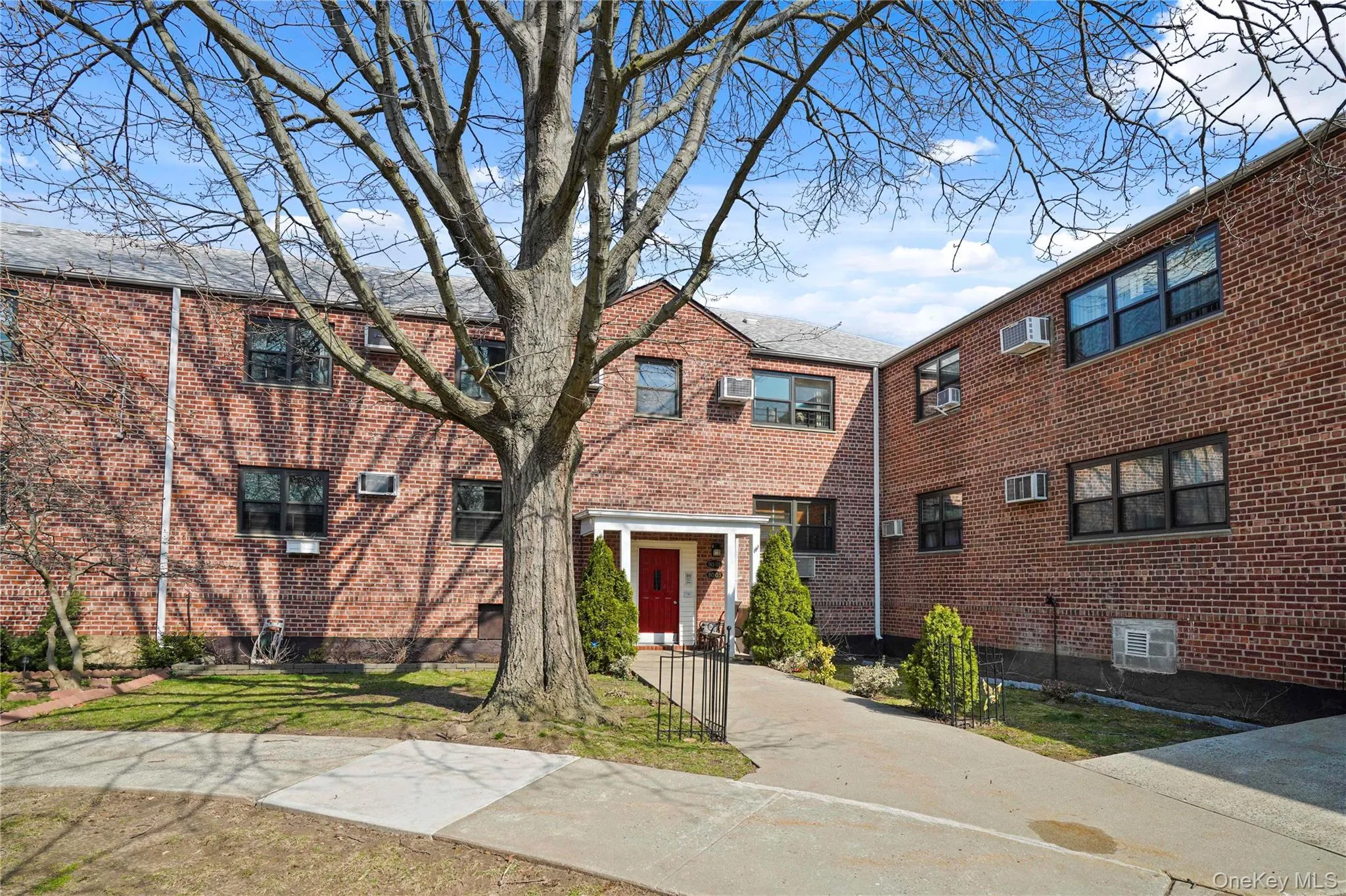 80-01 156th Avenue, New York, NY, 2 Bedrooms Bedrooms, 5 Rooms Rooms,1 BathroomBathrooms,Residential,For Rent,156th,0,978367 80-01 156th Avenue, New York, NY, 2 Bedrooms Bedrooms, 5 Rooms Rooms,1 BathroomBathrooms,Residential,For Rent,156th,0,978367