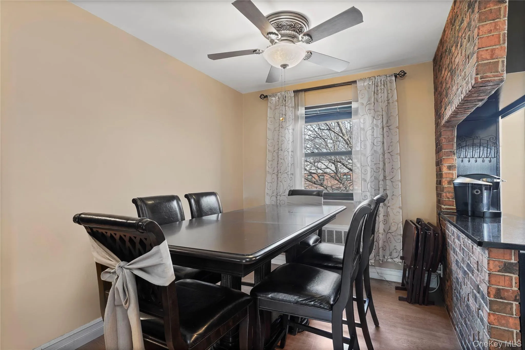 80-01 156th Avenue, New York, NY, 2 Bedrooms Bedrooms, 5 Rooms Rooms,1 BathroomBathrooms,Residential,For Rent,156th,0,978367 80-01 156th Avenue, New York, NY, 2 Bedrooms Bedrooms, 5 Rooms Rooms,1 BathroomBathrooms,Residential,For Rent,156th,0,978367