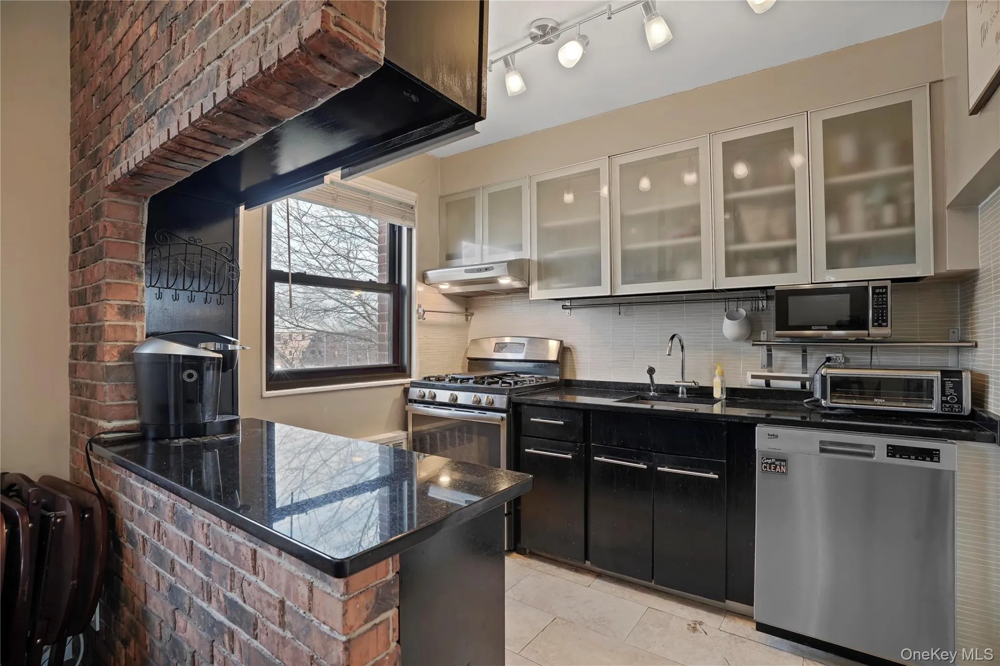 80-01 156th Avenue, New York, NY, 2 Bedrooms Bedrooms, 5 Rooms Rooms,1 BathroomBathrooms,Residential,For Rent,156th,0,978367 80-01 156th Avenue, New York, NY, 2 Bedrooms Bedrooms, 5 Rooms Rooms,1 BathroomBathrooms,Residential,For Rent,156th,0,978367