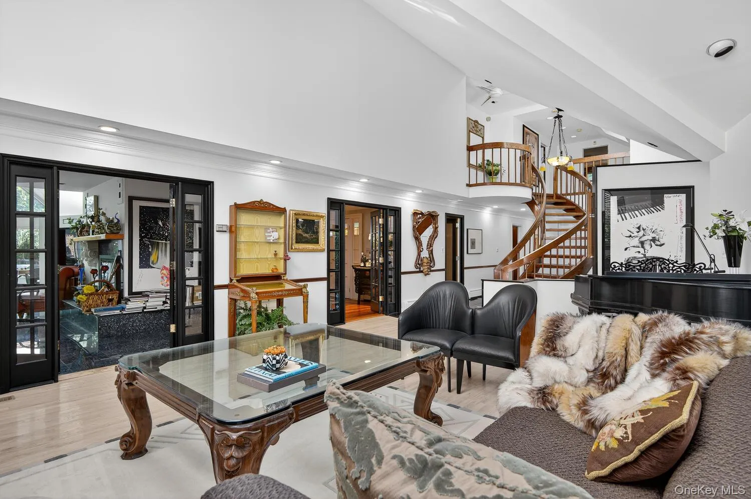 9 Applegreen Drive, North Hempstead, NY, 5 Bedrooms Bedrooms, 20 Rooms Rooms,7 BathroomsBathrooms,Residential,For Rent,Applegreen,0,KEY978369 9 Applegreen Drive, North Hempstead, NY, 5 Bedrooms Bedrooms, 20 Rooms Rooms,7 BathroomsBathrooms,Residential,For Rent,Applegreen,0,KEY978369