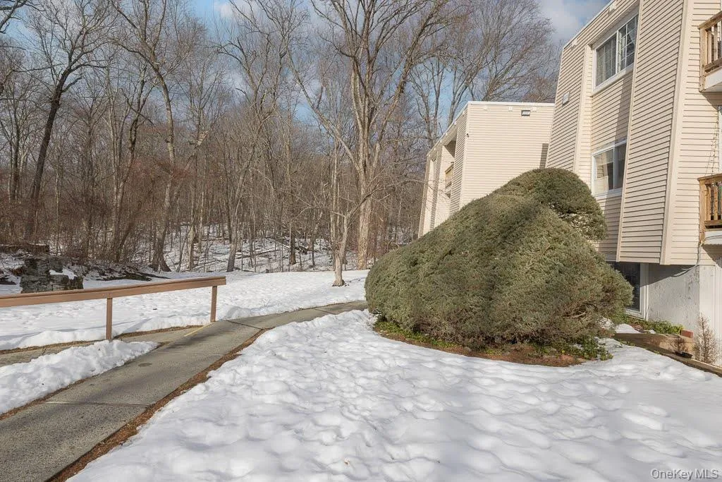 Walkway to building. Walkway to building.