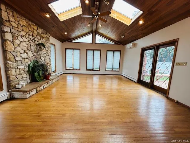 spacious family/sun room spacious family/sun room