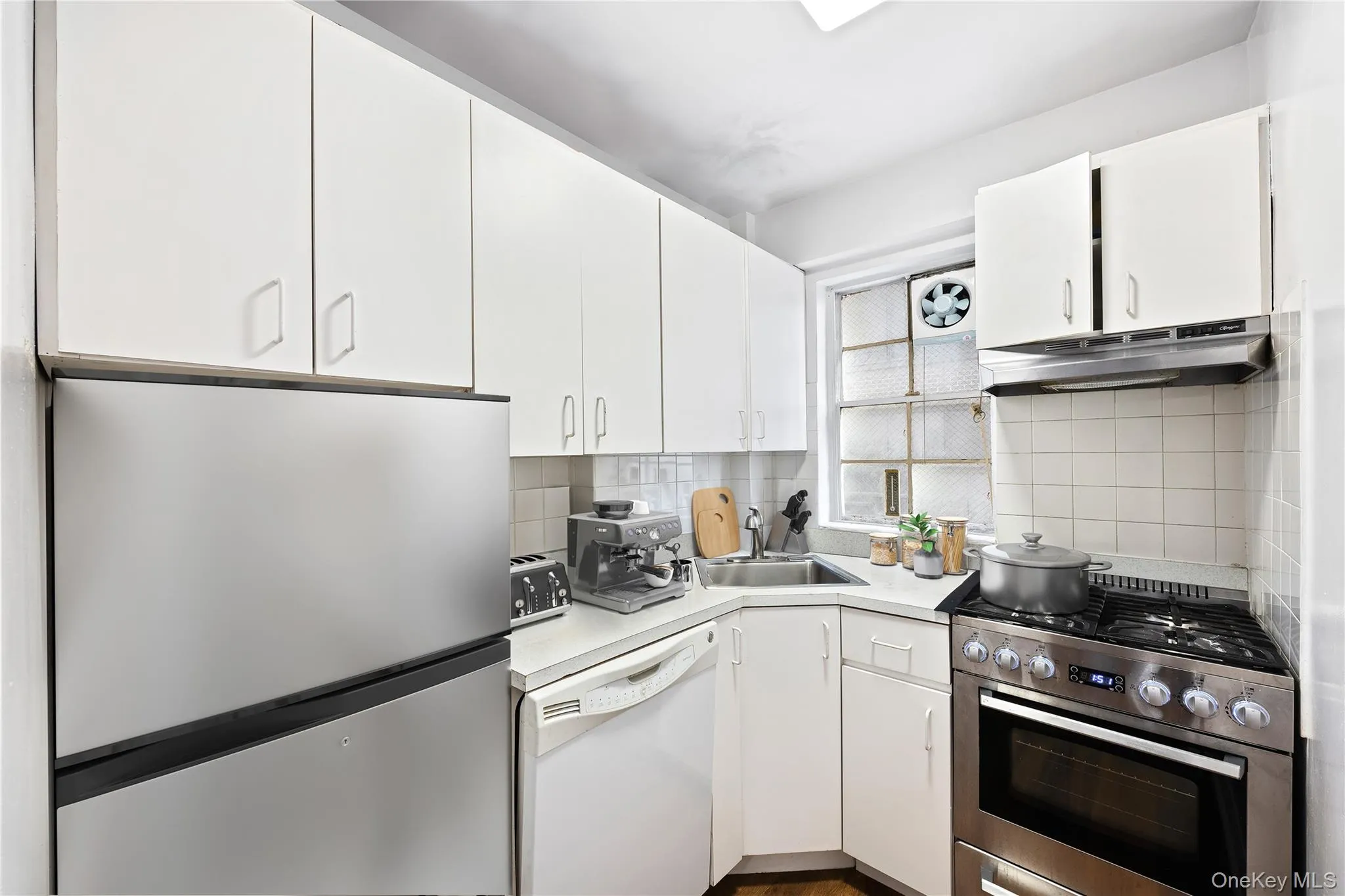 321 48th Street, New York, NY, 1 Bedroom Bedrooms, 5 Rooms Rooms,1 BathroomBathrooms,Residential,For Rent,48th,0,KEY978395 321 48th Street, New York, NY, 1 Bedroom Bedrooms, 5 Rooms Rooms,1 BathroomBathrooms,Residential,For Rent,48th,0,KEY978395