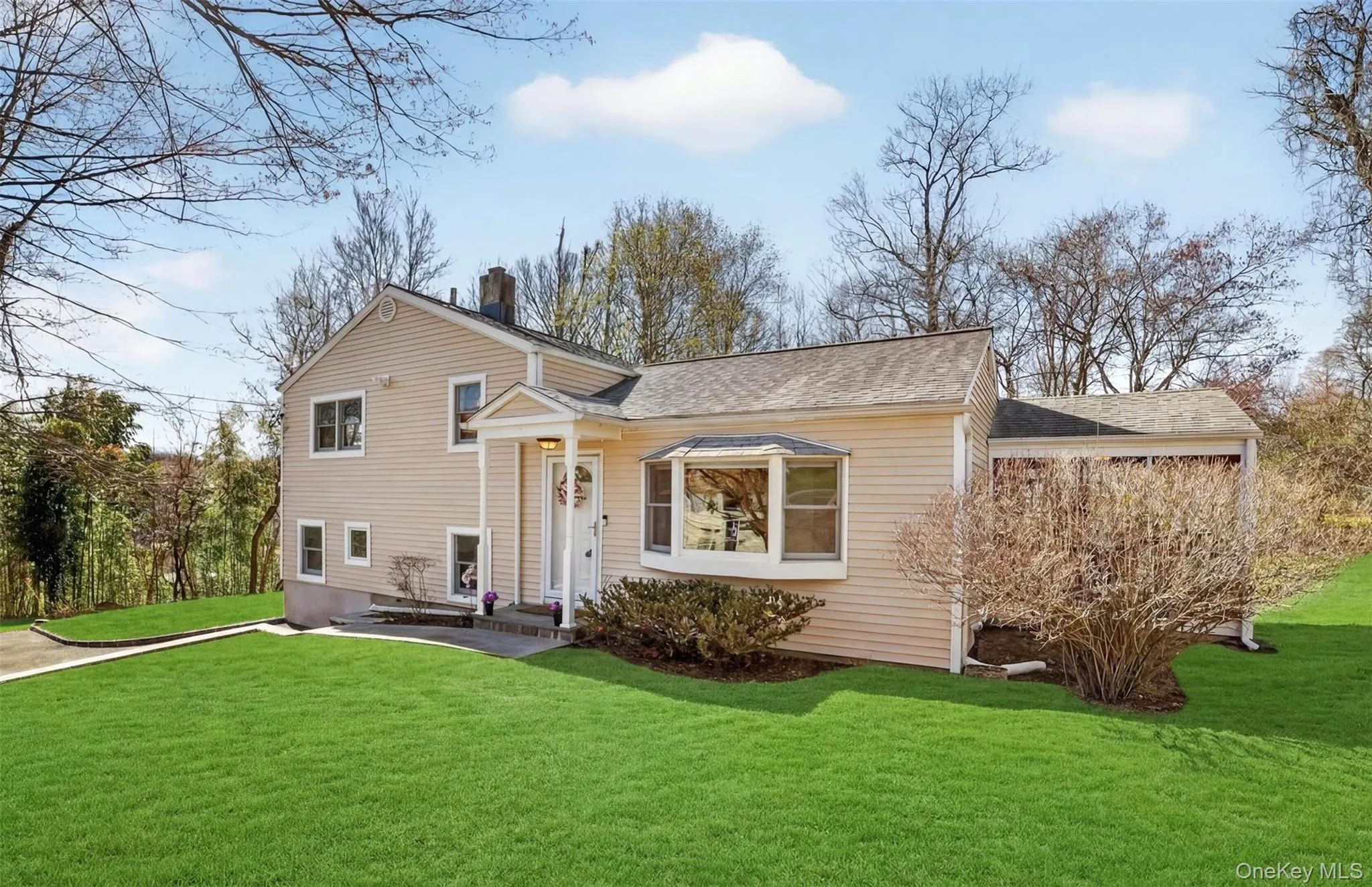 Open concept Split Level plus Sunroom Open concept Split Level plus Sunroom