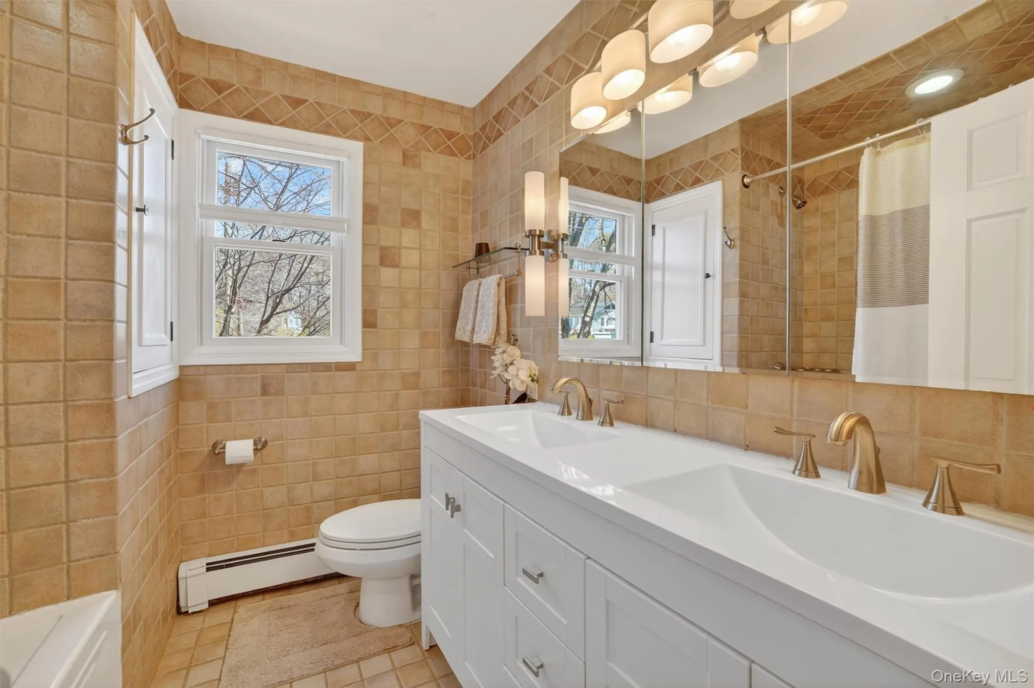 Spotlessly clean tiled main hall bath Spotlessly clean tiled main hall bath