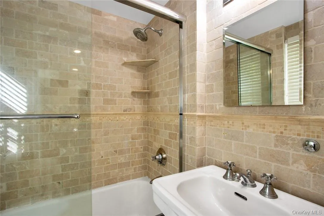 619 Broadway, Clarkstown, NY, 5 Bedrooms Bedrooms, 11 Rooms Rooms,4 BathroomsBathrooms,Residential Lease,For Rent,Broadway,0,978404 619 Broadway, Clarkstown, NY, 5 Bedrooms Bedrooms, 11 Rooms Rooms,4 BathroomsBathrooms,Residential Lease,For Rent,Broadway,0,978404