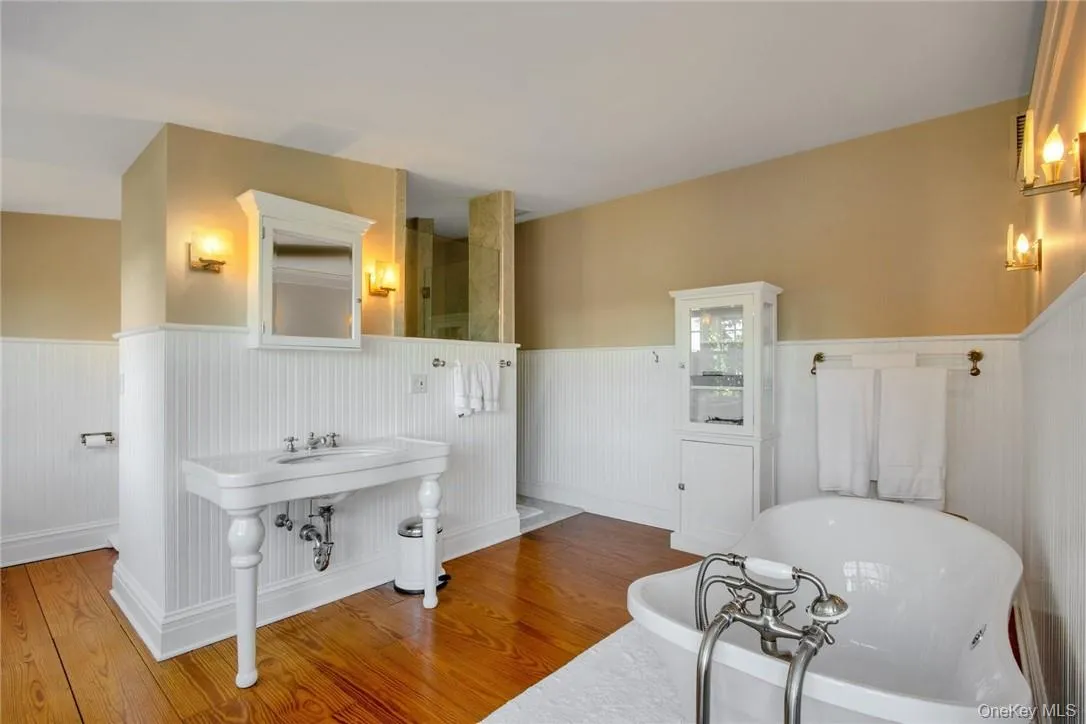 619 Broadway, Clarkstown, NY, 5 Bedrooms Bedrooms, 11 Rooms Rooms,4 BathroomsBathrooms,Residential Lease,For Rent,Broadway,0,978404 619 Broadway, Clarkstown, NY, 5 Bedrooms Bedrooms, 11 Rooms Rooms,4 BathroomsBathrooms,Residential Lease,For Rent,Broadway,0,978404