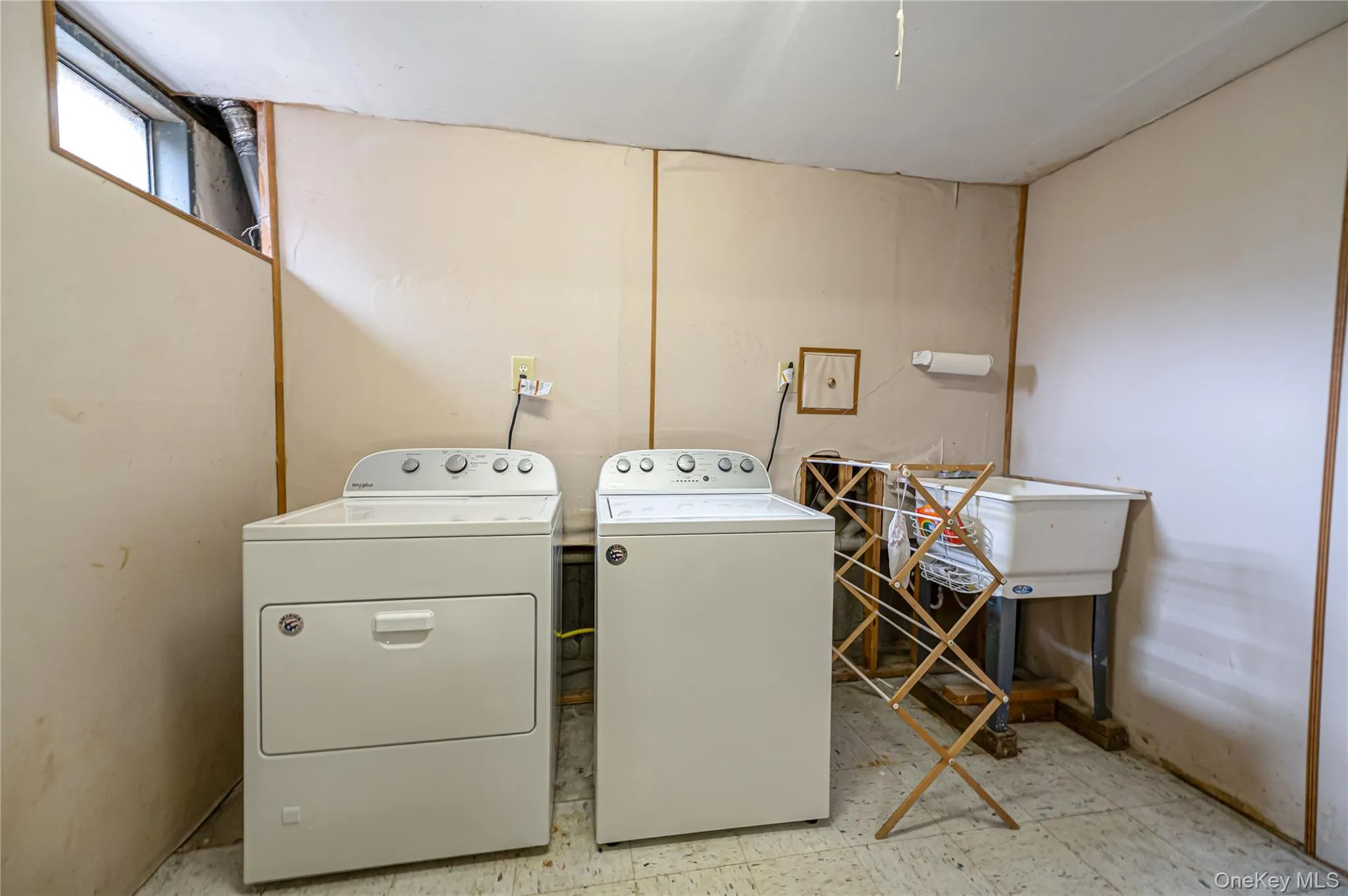 83 Broadlawn Drive, Islip, NY, 2 Bedrooms Bedrooms, 5 Rooms Rooms,2 BathroomsBathrooms,Residential,For Rent,Broadlawn,0,978435 83 Broadlawn Drive, Islip, NY, 2 Bedrooms Bedrooms, 5 Rooms Rooms,2 BathroomsBathrooms,Residential,For Rent,Broadlawn,0,978435