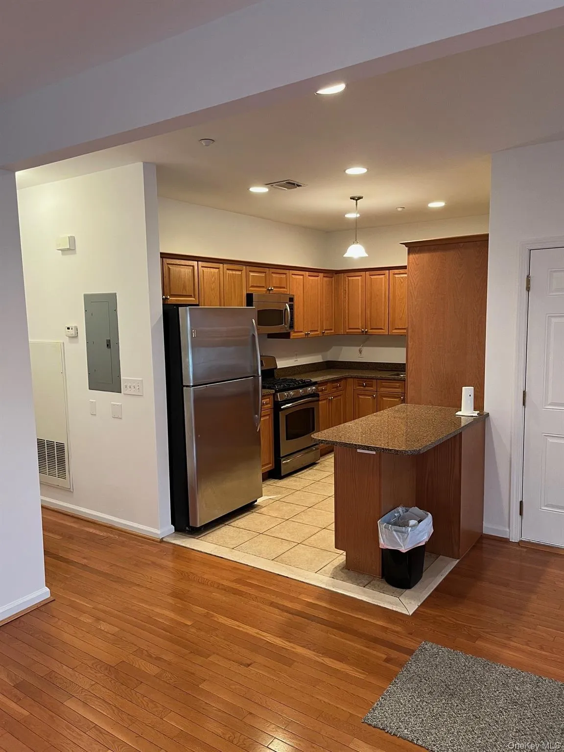 45 Autumn Drive, Oyster Bay, NY, 2 Bedrooms Bedrooms, 4 Rooms Rooms,2 BathroomsBathrooms,Residential Lease,For Rent,Autumn,0,978437 45 Autumn Drive, Oyster Bay, NY, 2 Bedrooms Bedrooms, 4 Rooms Rooms,2 BathroomsBathrooms,Residential Lease,For Rent,Autumn,0,978437