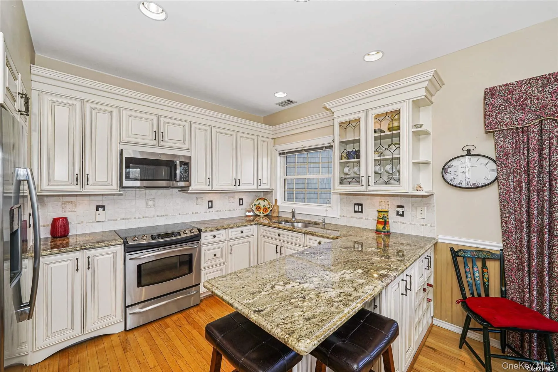 Eat-In Kitchen Eat-In Kitchen