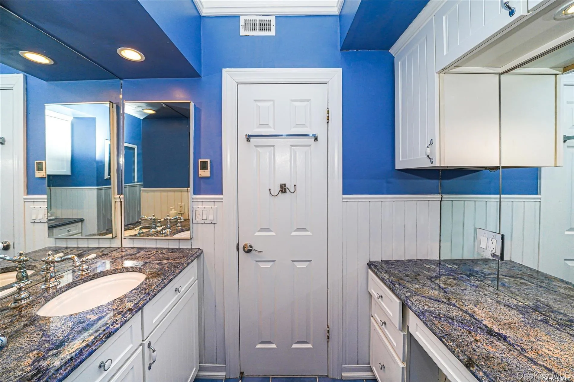 Owner's Bathroom Owner's Bathroom