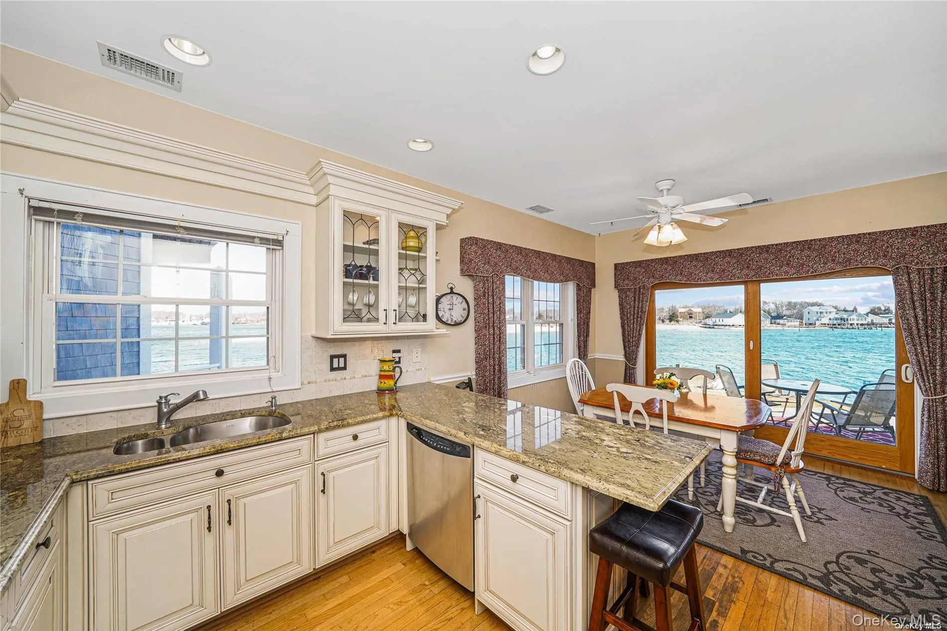 Eat-In Kitchen Eat-In Kitchen