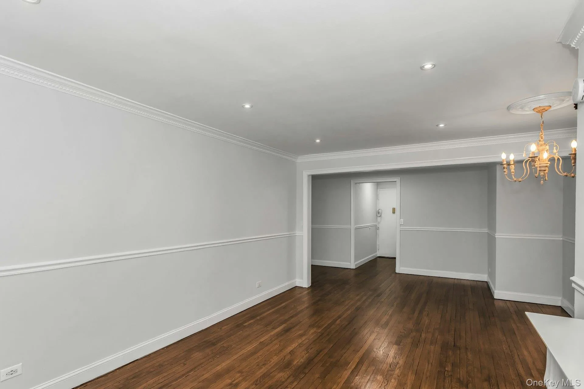 33-24 91st Street, New York, NY, 2 Bedrooms Bedrooms, 5 Rooms Rooms,1 BathroomBathrooms,Residential,For Rent,91st,0,978444 33-24 91st Street, New York, NY, 2 Bedrooms Bedrooms, 5 Rooms Rooms,1 BathroomBathrooms,Residential,For Rent,91st,0,978444