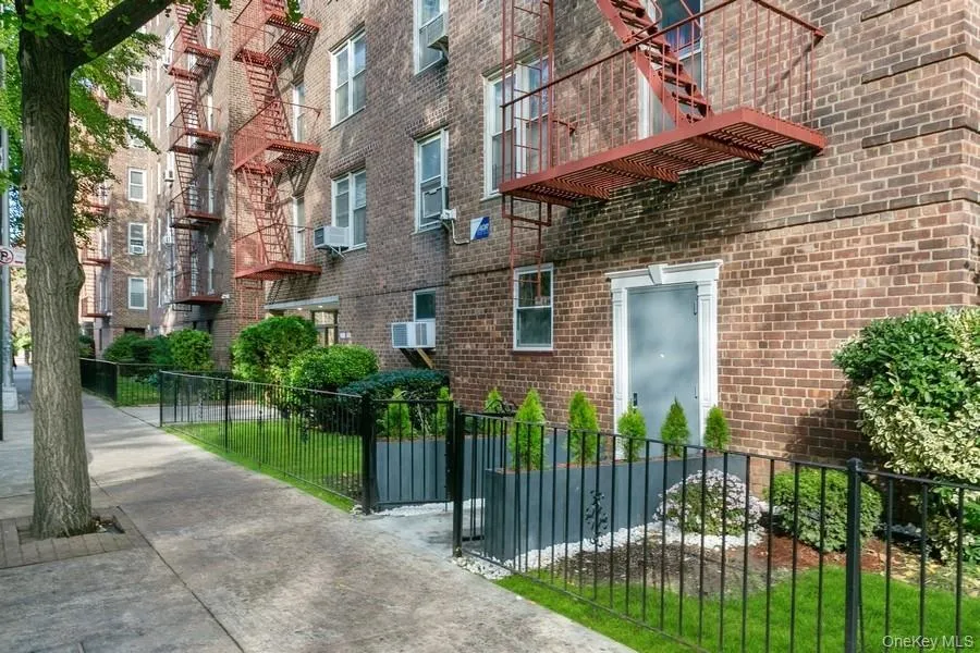 33-24 91st Street, New York, NY, 2 Bedrooms Bedrooms, 5 Rooms Rooms,1 BathroomBathrooms,Residential,For Rent,91st,0,978444 33-24 91st Street, New York, NY, 2 Bedrooms Bedrooms, 5 Rooms Rooms,1 BathroomBathrooms,Residential,For Rent,91st,0,978444