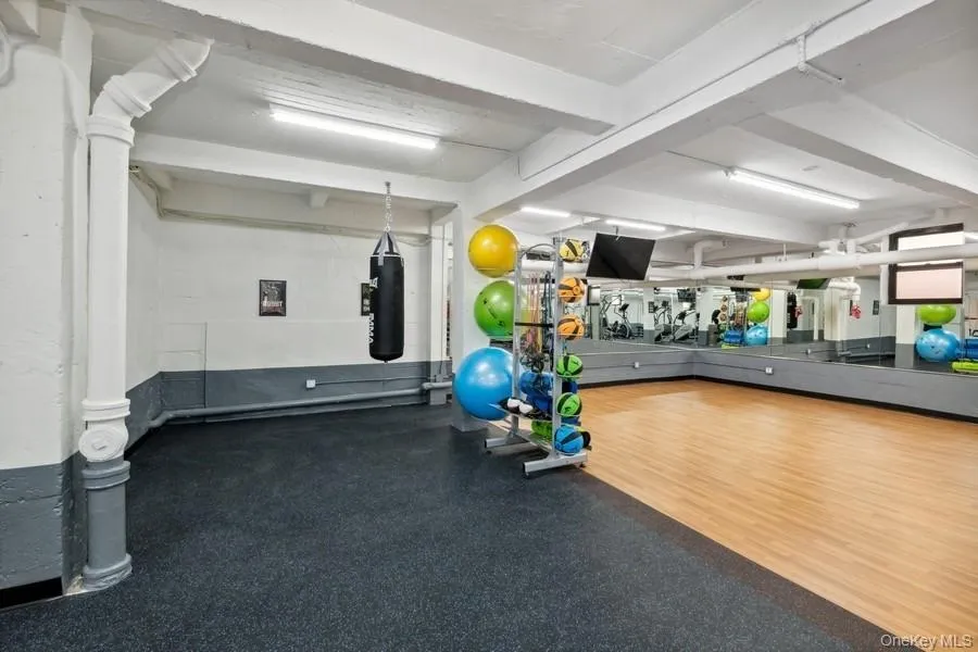 33-24 91st Street, New York, NY, 2 Bedrooms Bedrooms, 5 Rooms Rooms,1 BathroomBathrooms,Residential,For Rent,91st,0,978444 33-24 91st Street, New York, NY, 2 Bedrooms Bedrooms, 5 Rooms Rooms,1 BathroomBathrooms,Residential,For Rent,91st,0,978444