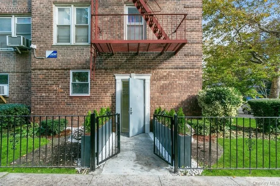 33-24 91st Street, New York, NY, 2 Bedrooms Bedrooms, 5 Rooms Rooms,1 BathroomBathrooms,Residential,For Rent,91st,0,978444 33-24 91st Street, New York, NY, 2 Bedrooms Bedrooms, 5 Rooms Rooms,1 BathroomBathrooms,Residential,For Rent,91st,0,978444