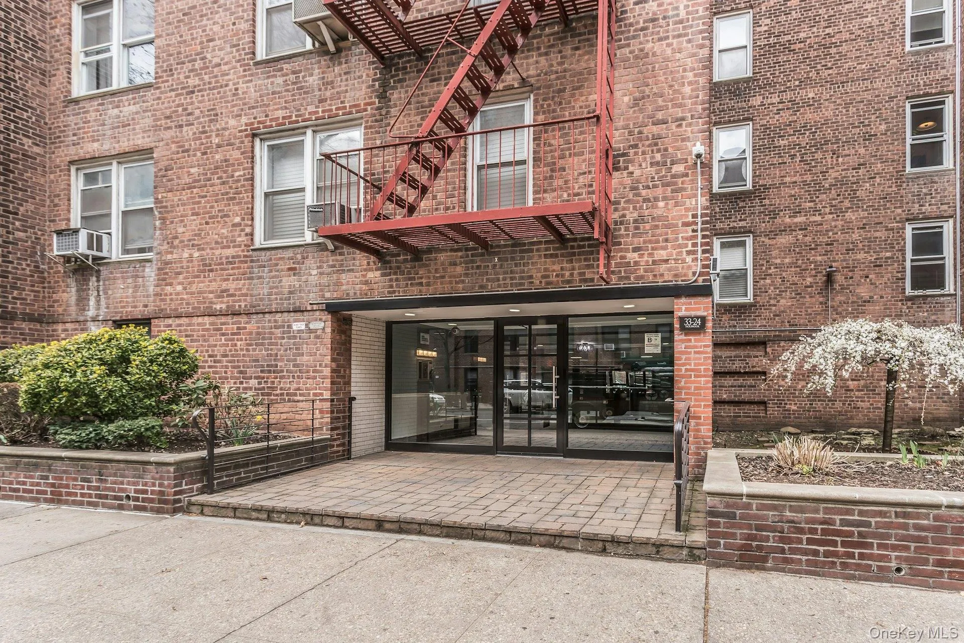 33-24 91st Street, New York, NY, 2 Bedrooms Bedrooms, 5 Rooms Rooms,1 BathroomBathrooms,Residential,For Rent,91st,0,978444 33-24 91st Street, New York, NY, 2 Bedrooms Bedrooms, 5 Rooms Rooms,1 BathroomBathrooms,Residential,For Rent,91st,0,978444