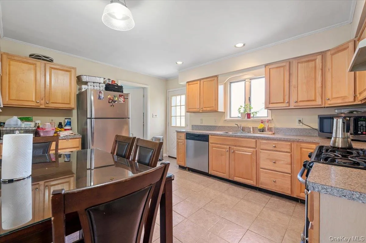 316 3rd Street, Babylon, NY, 3 Bedrooms Bedrooms, 8 Rooms Rooms,2 BathroomsBathrooms,Residential Lease,For Rent,3rd,0,978468 316 3rd Street, Babylon, NY, 3 Bedrooms Bedrooms, 8 Rooms Rooms,2 BathroomsBathrooms,Residential Lease,For Rent,3rd,0,978468