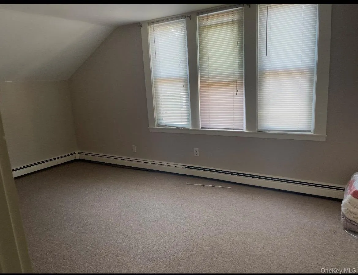 75A Muncy Avenue, West Babylon, NY, 3 Bedrooms Bedrooms, 8 Rooms Rooms,1 BathroomBathrooms,Residential Lease,For Rent,Muncy,0,978475 75A Muncy Avenue, West Babylon, NY, 3 Bedrooms Bedrooms, 8 Rooms Rooms,1 BathroomBathrooms,Residential Lease,For Rent,Muncy,0,978475