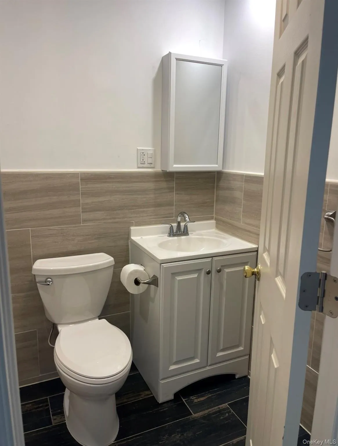 75A Muncy Avenue, West Babylon, NY, 3 Bedrooms Bedrooms, 8 Rooms Rooms,1 BathroomBathrooms,Residential Lease,For Rent,Muncy,0,978475 75A Muncy Avenue, West Babylon, NY, 3 Bedrooms Bedrooms, 8 Rooms Rooms,1 BathroomBathrooms,Residential Lease,For Rent,Muncy,0,978475