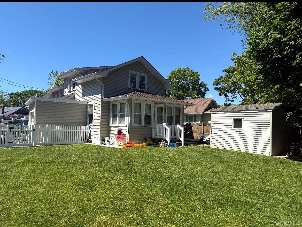 75A Muncy Avenue, West Babylon, NY, 3 Bedrooms Bedrooms, 8 Rooms Rooms,1 BathroomBathrooms,Residential Lease,For Rent,Muncy,0,978475 75A Muncy Avenue, West Babylon, NY, 3 Bedrooms Bedrooms, 8 Rooms Rooms,1 BathroomBathrooms,Residential Lease,For Rent,Muncy,0,978475