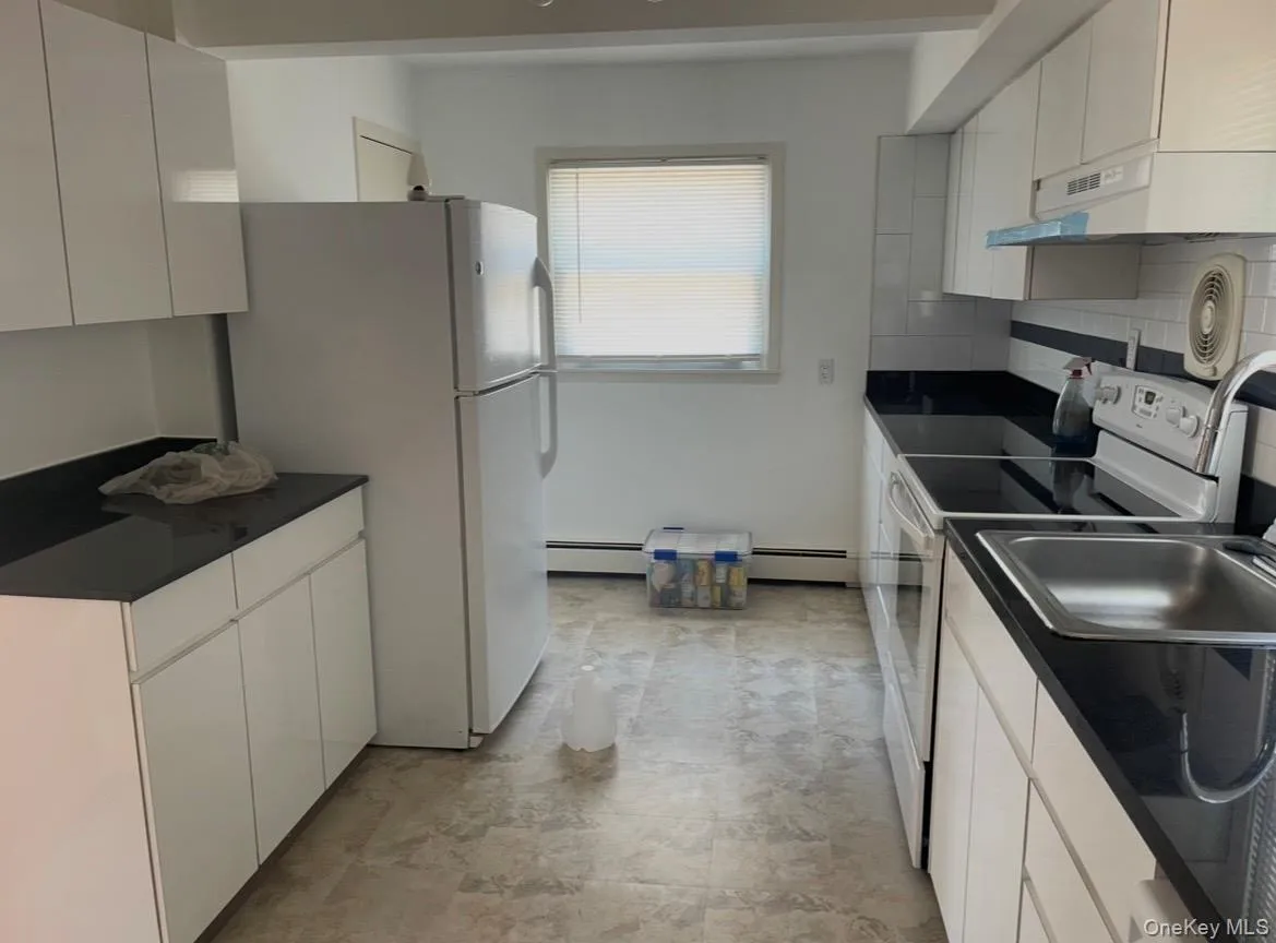 75A Muncy Avenue, West Babylon, NY, 3 Bedrooms Bedrooms, 8 Rooms Rooms,1 BathroomBathrooms,Residential Lease,For Rent,Muncy,0,978475 75A Muncy Avenue, West Babylon, NY, 3 Bedrooms Bedrooms, 8 Rooms Rooms,1 BathroomBathrooms,Residential Lease,For Rent,Muncy,0,978475