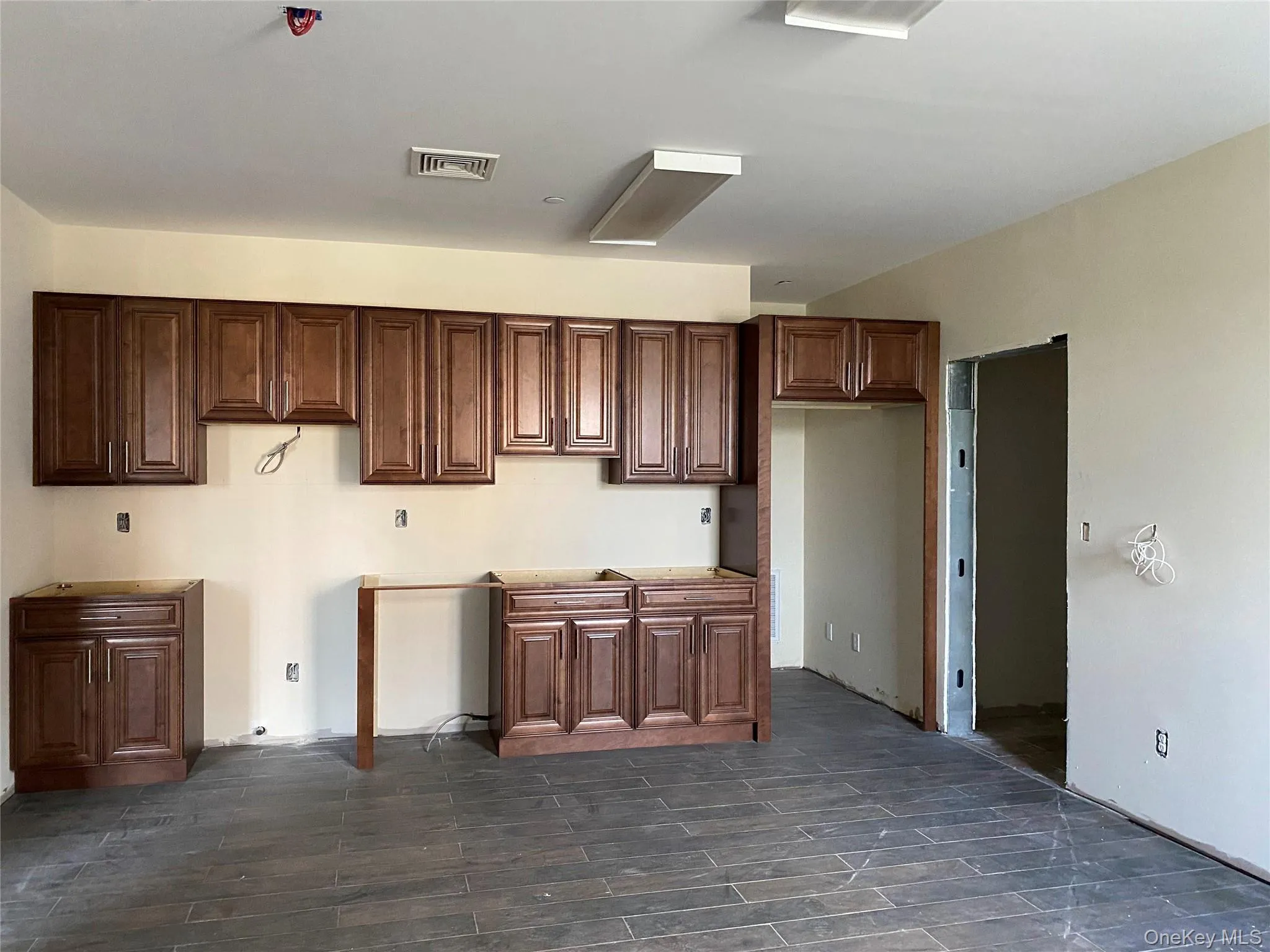 21 Cedar Swamp Road, Oyster Bay, NY, 2 Bedrooms Bedrooms, 3 Rooms Rooms,1 BathroomBathrooms,Residential Lease,For Rent,Cedar Swamp,0,978477 21 Cedar Swamp Road, Oyster Bay, NY, 2 Bedrooms Bedrooms, 3 Rooms Rooms,1 BathroomBathrooms,Residential Lease,For Rent,Cedar Swamp,0,978477