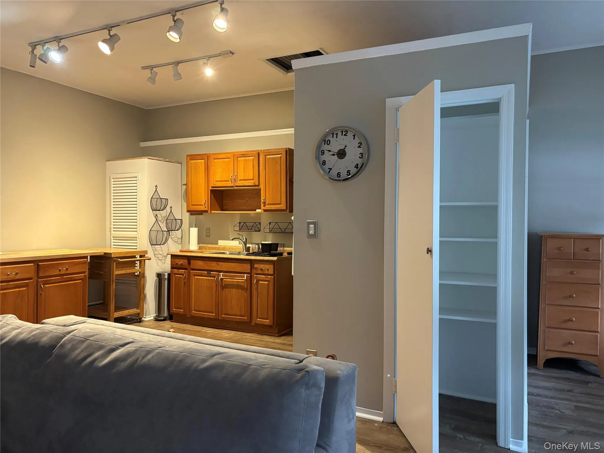 158 Horse Shoe, Oyster Bay, NY, 1 Bedroom Bedrooms, 2 Rooms Rooms,1 BathroomBathrooms,Residential Lease,For Rent,Horse Shoe,0,978478 158 Horse Shoe, Oyster Bay, NY, 1 Bedroom Bedrooms, 2 Rooms Rooms,1 BathroomBathrooms,Residential Lease,For Rent,Horse Shoe,0,978478