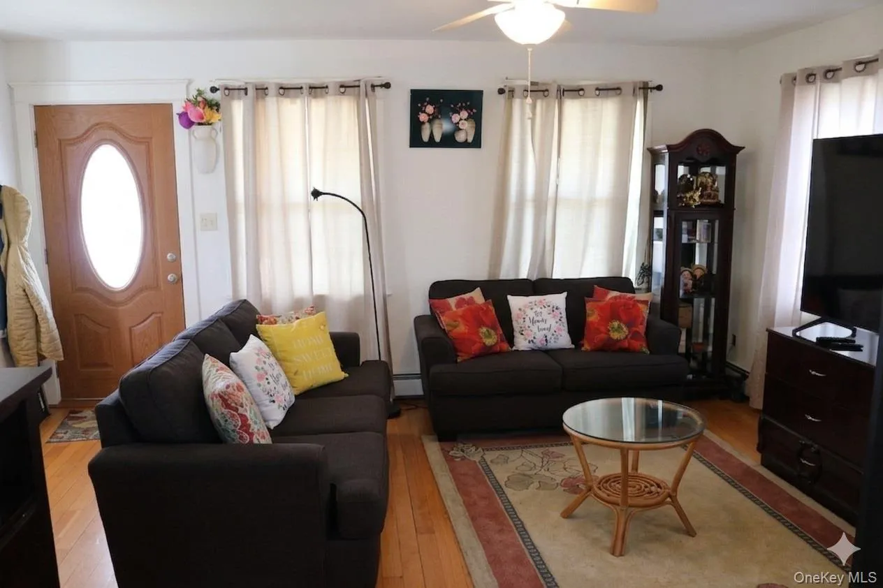 39 Edwards Street, Brookhaven, NY, 3 Bedrooms Bedrooms, 6 Rooms Rooms,2 BathroomsBathrooms,Residential Lease,For Rent,Edwards,0,978483 39 Edwards Street, Brookhaven, NY, 3 Bedrooms Bedrooms, 6 Rooms Rooms,2 BathroomsBathrooms,Residential Lease,For Rent,Edwards,0,978483